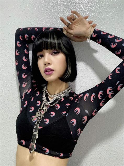 Know more about K-pop star Lisa Manoban- The Etimes Photogallery Page 5
