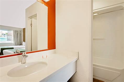 Howard Johnson by Wyndham Las Vegas near the Strip | Las Vegas, NV Hotels