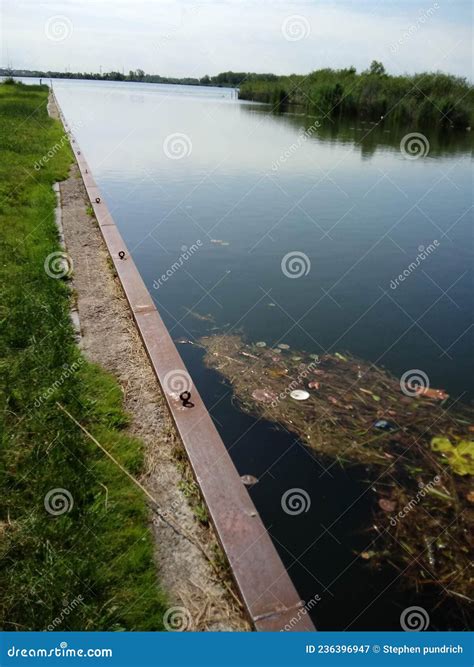 Chicago Illinois wolf lake stock image. Image of waterway - 236396947