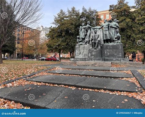 Samuel Gompers Memorial Parks Statue, Honors the Father of the Labor ...