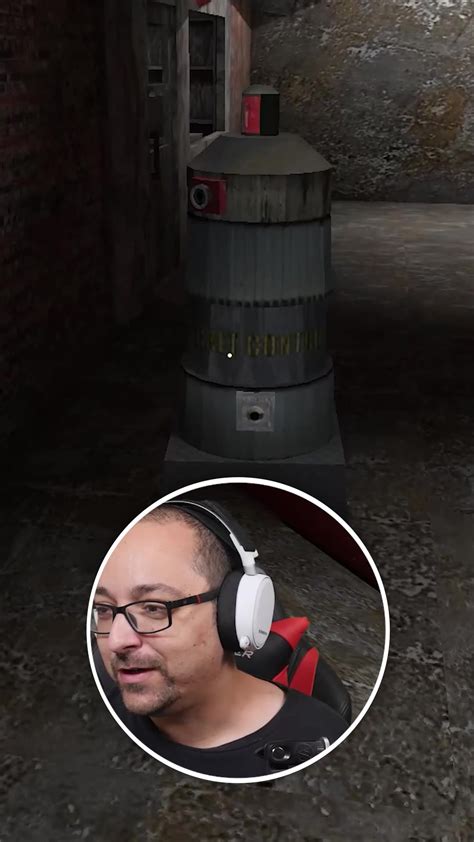 WALL-E is TRAPPED in GRANNY 3! #Granny | Niflick (@niflick)