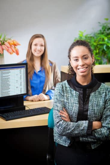 Bank Using Computer 的图像结果