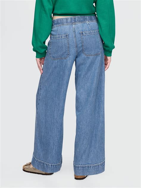 Mid Rise UltraSoft Pleated Easy Baggy Jeans | Gap