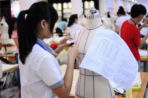 纺织服装学院开展教师服装工艺技能竞赛