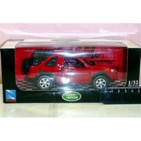 New Ray - Car Scale Model - 1-32 LAND ROVER FREELANDER, 4WD FRICTION, RED
