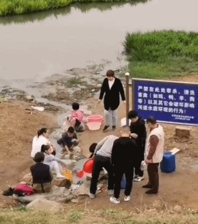 北京门头沟暴雨后第三天，仍处于停水状态，本地居民排队打水应对,生活,生活vlog,好看视频