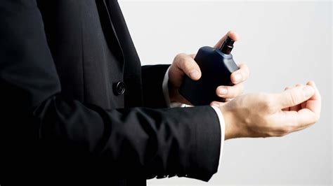 How to apply perfume correctly: 5 tips that will help the fragrance last longer | GQ India