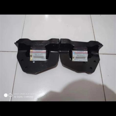Jual breket dudukan bumper depan canter original MK545913 MK545914 ...
