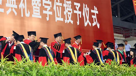 中国农业大学新闻网 学校要闻 2018年研究生毕业典礼暨学位授予仪式举行 2317名同学毕业 2416人获授学位