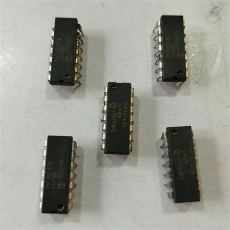 Microcontrollore Microchip PIC16F676-I/P, 8-bit, 14 Pin, Flash, Nuovo ...