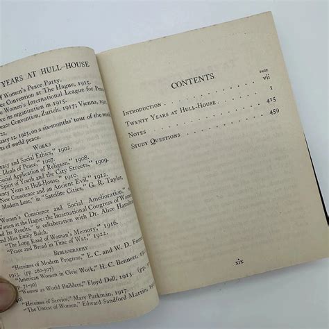 Open media 4 in modal