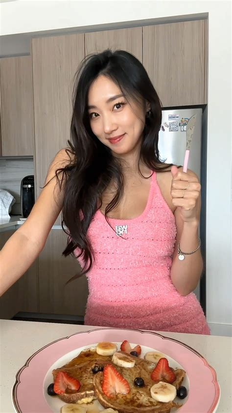 Jenny 제니 | French toast for breakfast? Yes, please! 🙌🏼🍞 Ingredients: 2 eggs Milk Bread Cinnamon ...