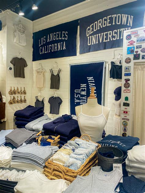 INSIDE THE BEAUTIFUL CULT OF BRANDY MELVILLE