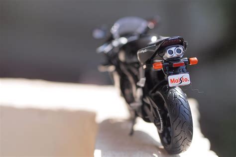 Buy Maisto Metal, Plastic 1:12 Honda CBR 1000RR, Black Online at Low ...