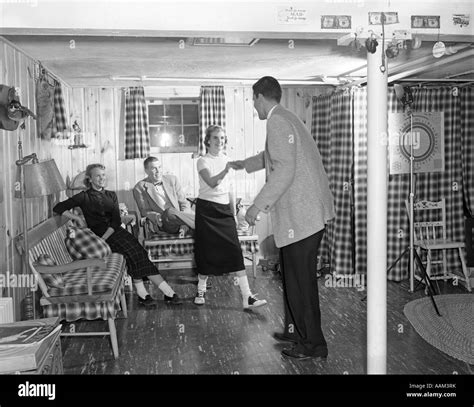 Teen dance 1950s hi-res stock photography and images - Alamy