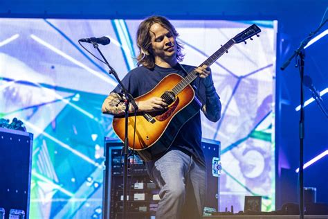 Billy Strings Picks Arenas For 2023 Winter Tour - Pollstar News