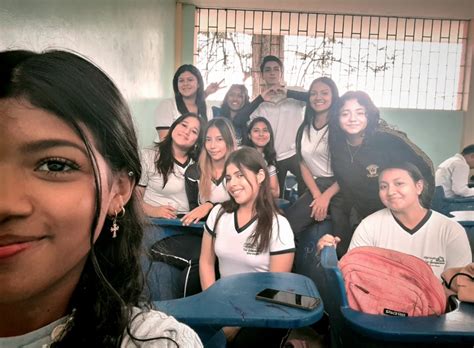 Neriz Daniel Zambrano Solorzano | 2do Comercio "B"🤍🥇 | Instagram