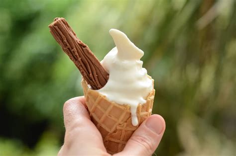 99 ice cream - Glace vanille et chocolat friable, un classique anglais ...