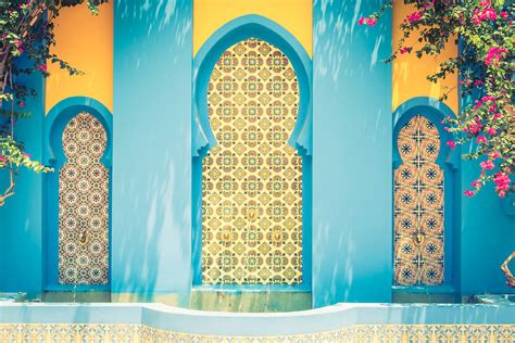 6 Unique Jharokha Wallpaper Patterns for Living Rooms