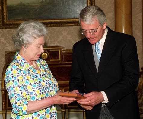 铁打的女王，流水的首相，那些年伊丽莎白女王接见的首相们_英国