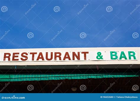Restaurant Sign Board Design 的图像结果