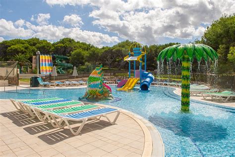 Piscinas con toboganes. - PISCINAS CASA
