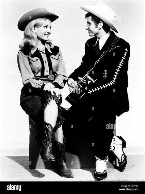 YOUR CHEATIN' HEART, from left: Susan Oliver, George Hamilton as Hank ...