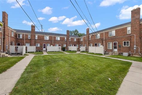 Oak Park Manor Apartments & Townhomes - Oak Park, MI 48237 ...