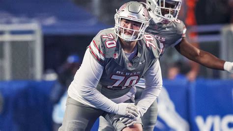 Asian heritage holds special meaning to Alouettes' OL Tiger Shanks - CFL.ca