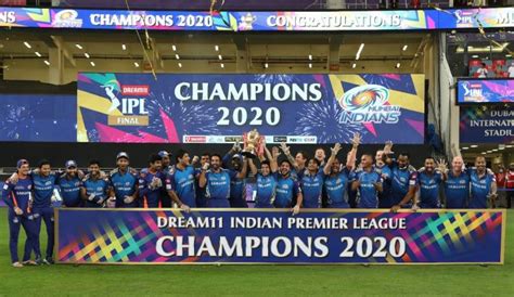 Mumbai Indians wins IPL 2020 trophy