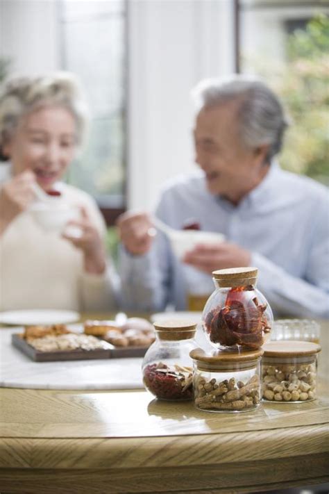 “清淡饮食”竟会致老人营养不良？原因是……