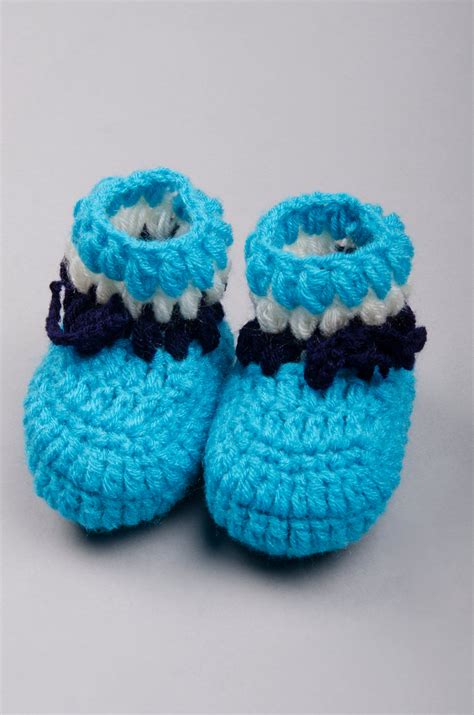 Handmade Pom Pom Handmade Cap With Booties- Blue & White – The Original ...