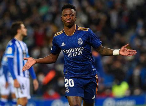 Real Madrid Star Vinicius Jr. Plays Call of Duty: Warzone Ahead of ...