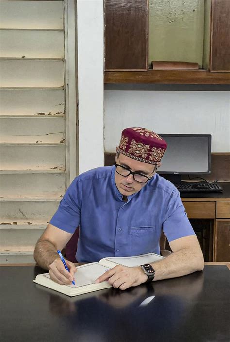 Omar Abdullah pays tribute to Mahatma Gandhi at Sabarmati Ashram