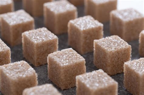Straight rows of cane sugar cubes effect of dynamics | Premium Photo
