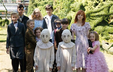 Miss Peregrine's Home for Peculiar Children Cast - HD Wallpaper
