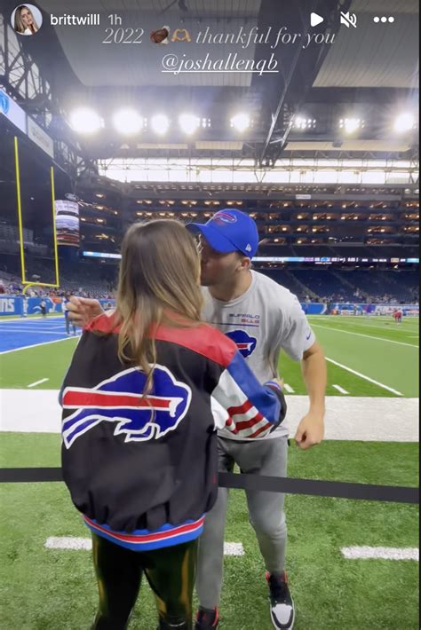 Josh Allen's girlfriend, Brittany Williams, kisses QB before Bills game ...