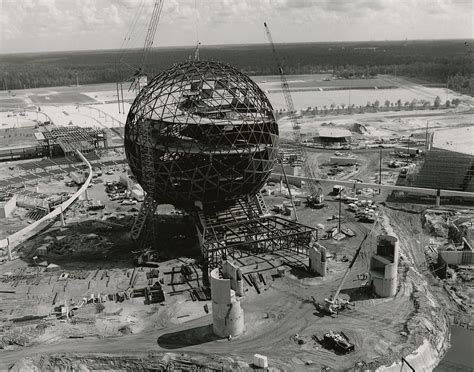 EPCOT Center construction photo | Disney theme parks, Epcot, Disney world resorts