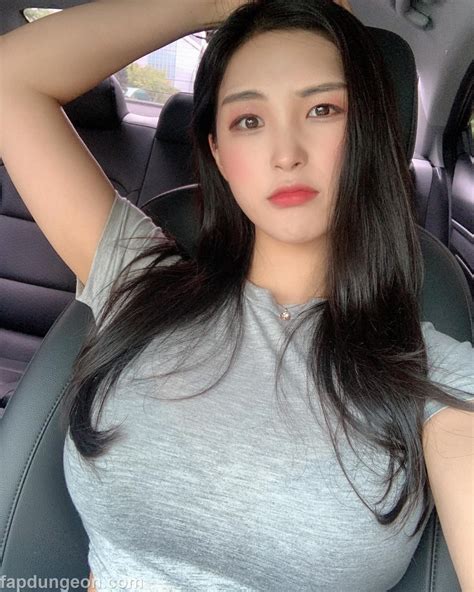 Daani._.e - Busty Big Booty Korean Model - Fapdungeon