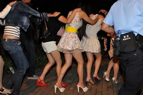 香港警方扫黄清查娱乐场 拘捕13名内地女子(图)-搜狐新闻
