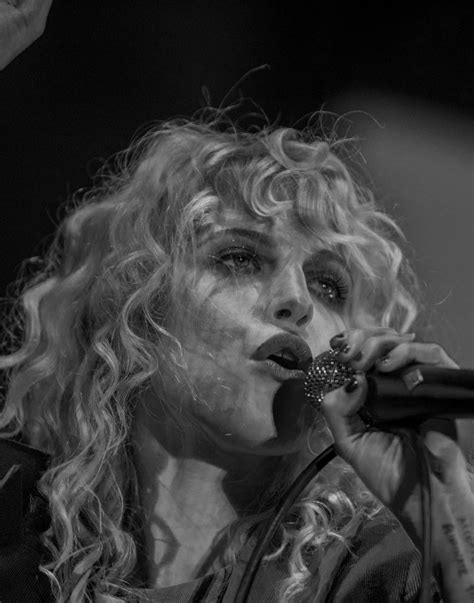 Paramore self titled deluxe black and white - amelastart