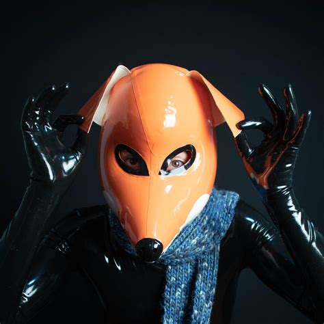 *insert fox sounds* 🤗 : r/maleshinyporn