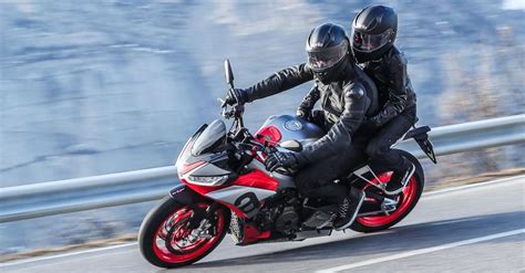 Aprilia Tuono 660, la naked per tutti. In sella alla nuova moto ...
