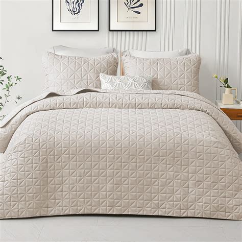 Amazon.com: Exclusivo Mezcla Quilts Twin Size Bedding Set with Stitched ...