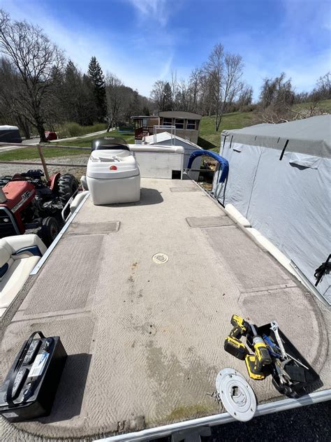 DIY flooring upgrade : r/Pontoons