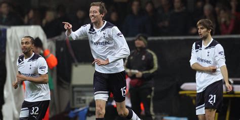 As tall as Crouch: Everton plotting move to sign "strong" 12-goal striker