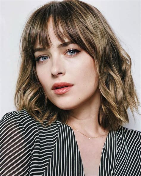 Pin by Model Type on Dakota Johnson | Wavy bob hairstyles, Short hair ...