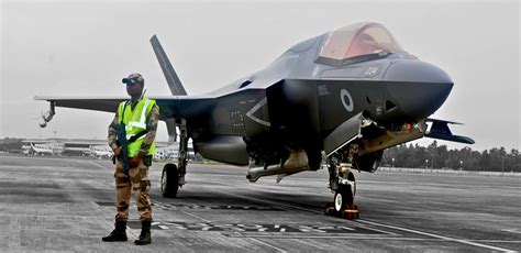 British Royal Navy F-35 Fighter Jet Grounded Thiruvananthapuram Airport ...