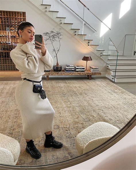 21 pictures that take you inside Kylie Jenner's home in Hidden Hills ...