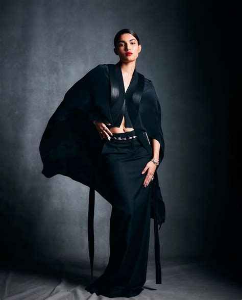 Strata Micro Pleated Cape Set – Amit Aggarwal